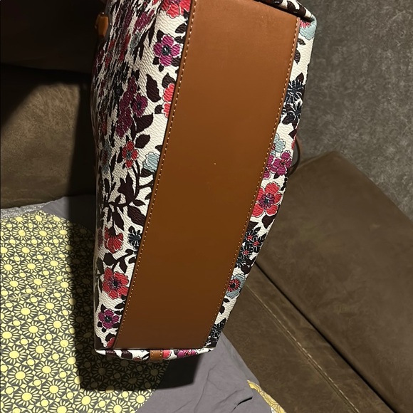 Tory Burch Red and Pink Totes with Modern Floral Design - Picture 4 of 4